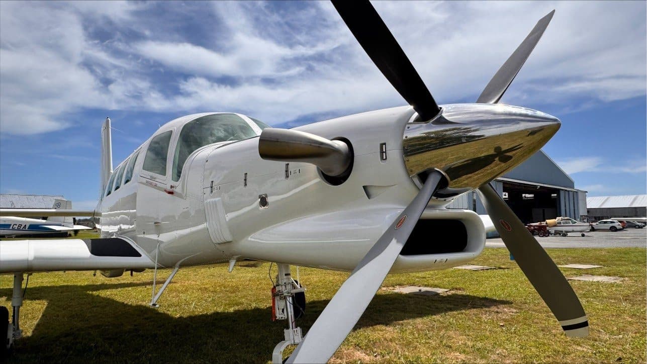 Weiße 750XL-II schräg von vorn